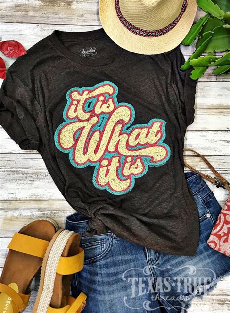 Get Texan Chic with True Threads' Graphic Tees!